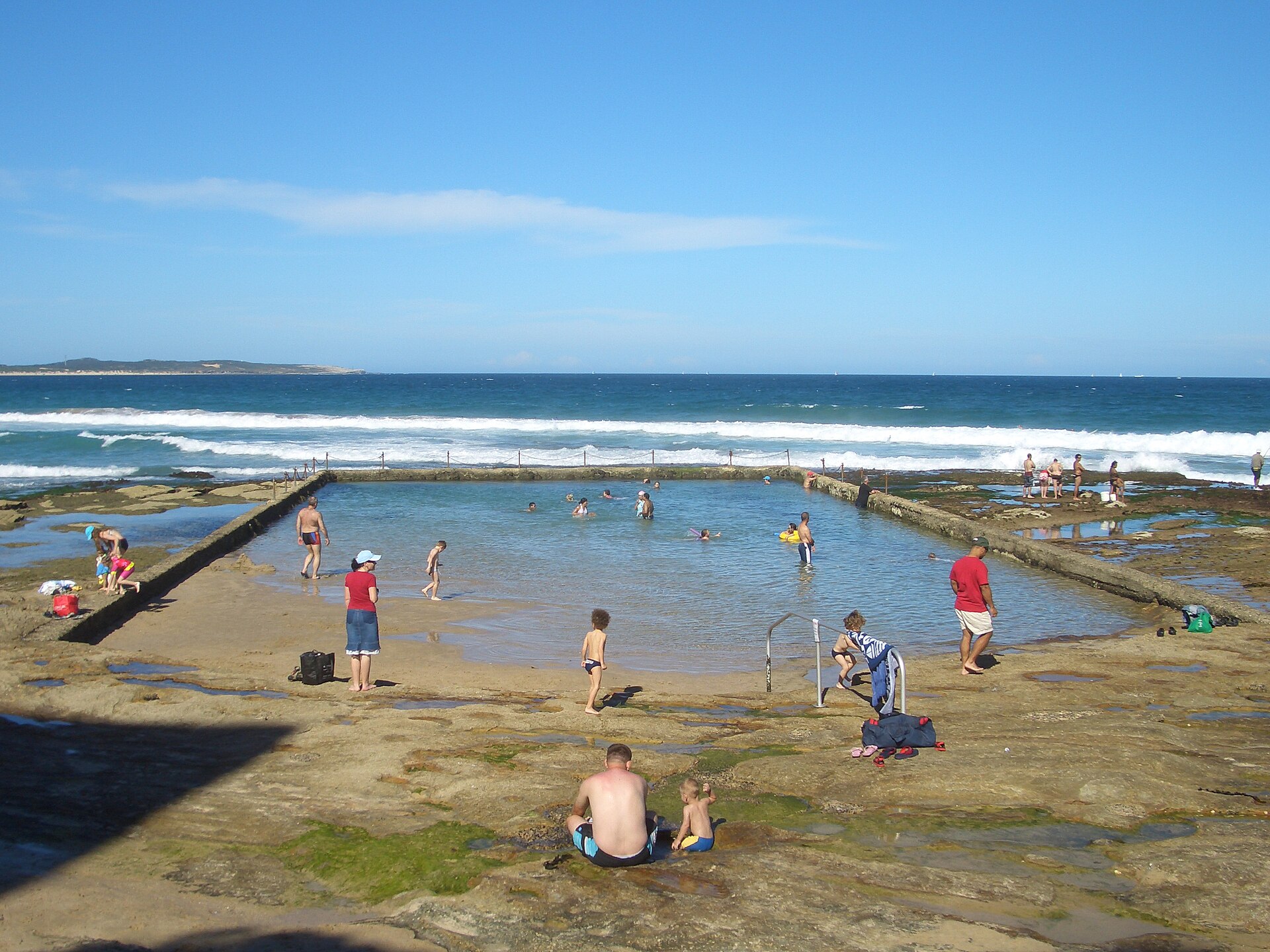 Cronulla ocean rock pool and swimmers